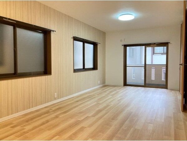 南大樋町戸建ての居間・リビング