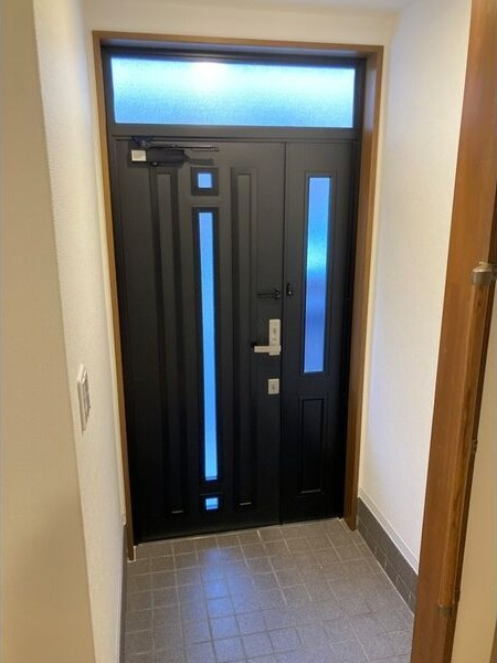 南大樋町戸建ての玄関