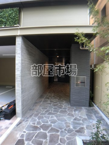レジディア千駄木のエントランス
