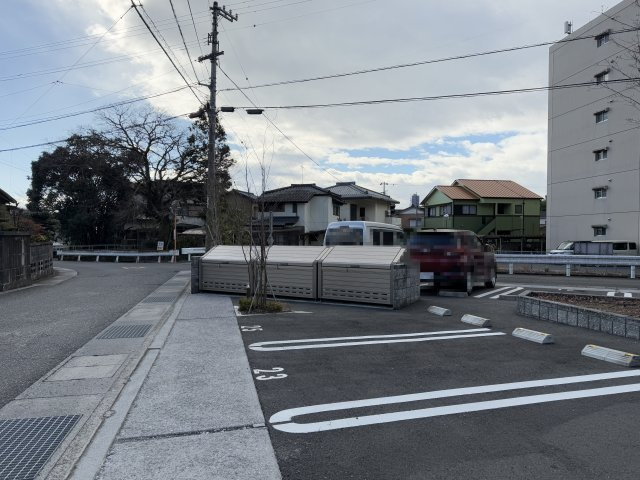 ベレオガーデンズHATAの駐車場