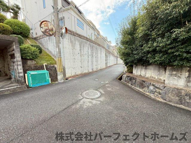 【前面道路含む現地写真】の画像