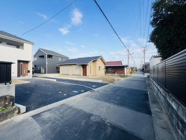 高浜市神明町6丁目2-33、34、35『仲介手数料無料』新築戸建ての前面道路含む現地写真