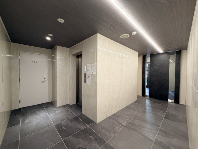 ディアレイシャス大須観音IIIのロビー