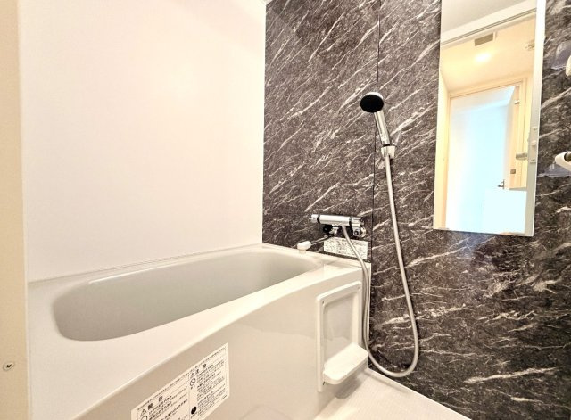 ディアレイシャス大須観音IIIの浴室