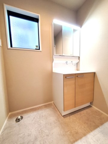 三郷市　寄巻　新築戸建　全1棟の洗面所|収納もあり、スッキリと見映えの良い空間になっています