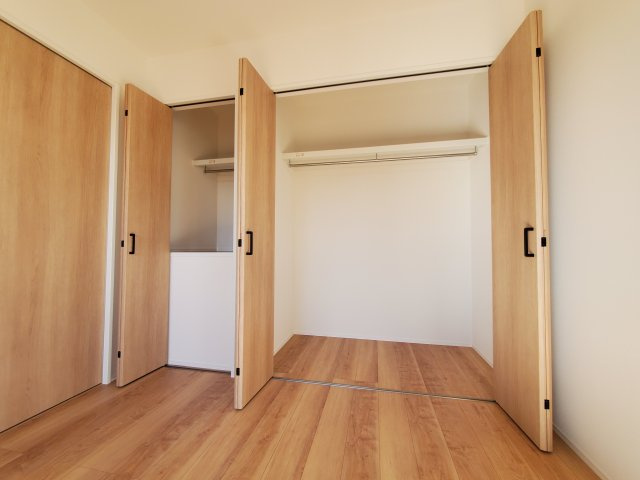 三郷市　寄巻　新築戸建　全1棟の収納|大型クローゼットを完備。お荷物が多い方でも安心のスペースです
