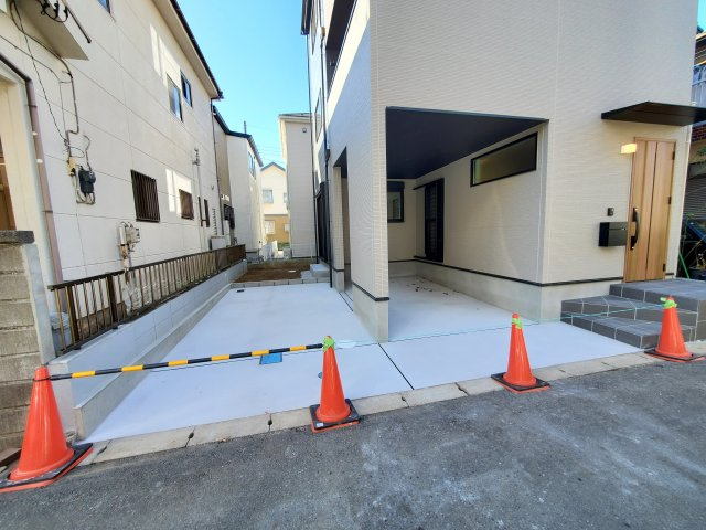 三郷市　寄巻　新築戸建　全1棟の駐車場|駐車場があるので、車を買う予定の方も安心です