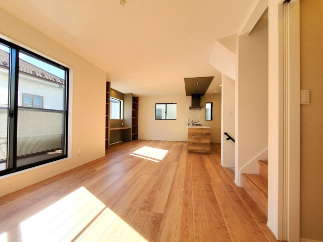 三郷市　寄巻　新築戸建　全1棟の居間・リビング|リビングです