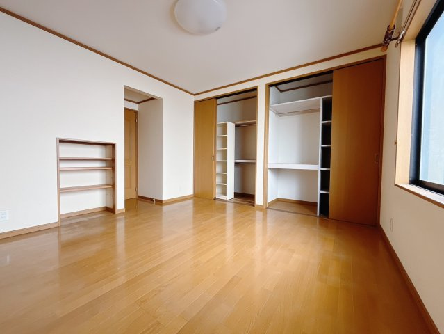 【中古戸建】太田市城西町の洋室|■2階洋室｜2階各居室には収納をご用意しています♪常にお部屋を綺麗に保てます！小さなお子様も自然とお片付けができるようになるのでうれしいですよね！