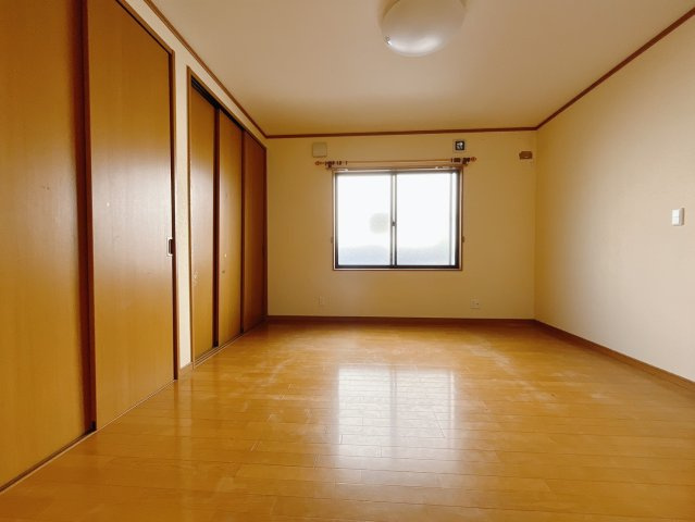 【中古戸建】太田市城西町の洋室|■2階洋室｜子供部屋のメリットは「自立心を養うことができる」「自分で整理整頓できるようになる」そして、お子様が成長した際には「プライバシーを確保できる」といい事だらけ♪