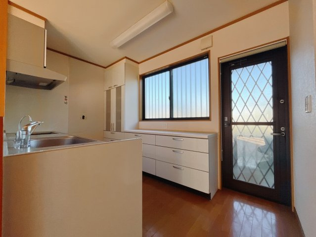 【中古戸建】太田市城西町のキッチン|■キッチン｜全スライド式収納キッチン♪お皿や鍋の出し入れもラクラクです（＾＾）！