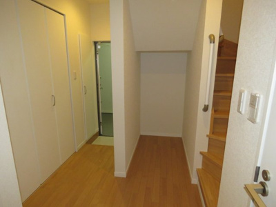 【収納】 | アークシティ霞ヶ関 | 階段下収納