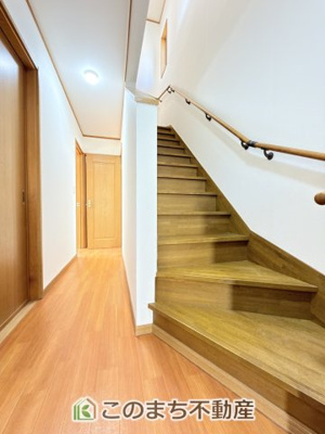 【内装】 | KEM宇都宮市南町1期 | 手すり付きで小さなお子様にも安心の階段スペースです☆
