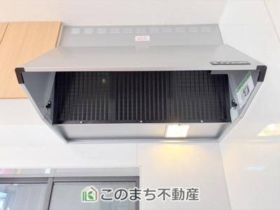 【キッチン】 | KEM宇都宮市南町1期 | お料理の匂いもスッキリ♪シンプルデザインで掃除も簡単‼
