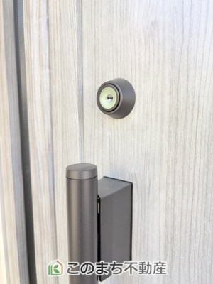 【設備】 | KEM宇都宮市南町1期 | 玄関キーは上下２箇所のダブルロックキーで安全に配慮してます☆
