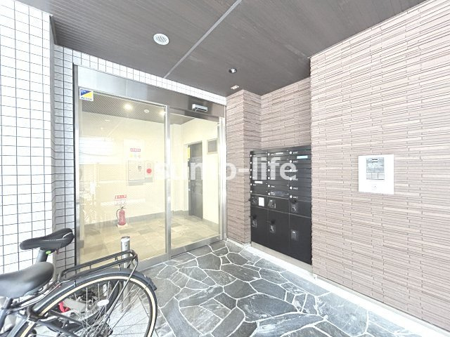 レガリア東園田のエントランス