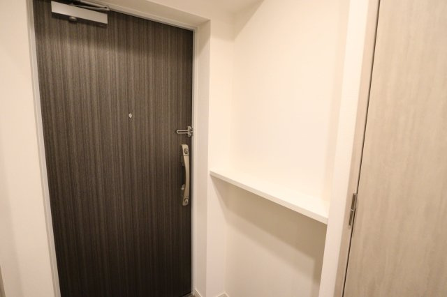 スプランディッド新大阪VIIの玄関