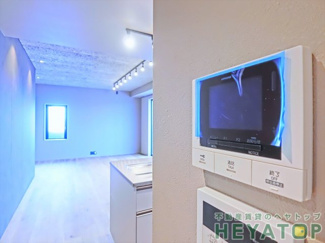 【セキュリティ】 | モニター付きドアホンで安心確認（同仕様写真）