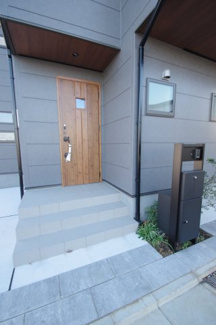 【その他】 | 【仲介手数料無料！！】府中市若松町3丁目　新築戸建て（全4棟）1号棟　6180万円 | 宅配ボックス付き郵便受け