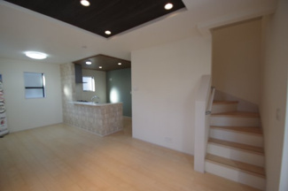 【収納】 | 【仲介手数料無料！！】府中市若松町3丁目　新築戸建て（全4棟）1号棟　6180万円 | 玄関収納はクローゼットタイプで、ハンガーパイプ付きです。