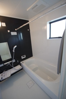 【キッチン】 | 【仲介手数料無料！！】府中市若松町3丁目　新築戸建て（全4棟）1号棟　6180万円 | 床下収納