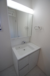 【脱衣所】 | 【仲介手数料無料！！】府中市若松町3丁目　新築戸建て（全4棟）1号棟　6180万円 | 洗面所