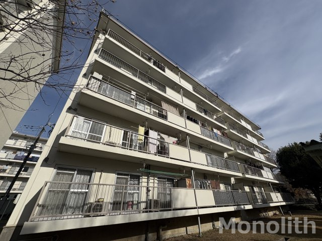 和泉市鶴山台３丁目の賃貸マンションの外観