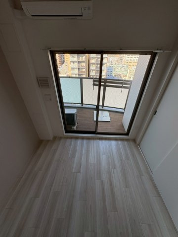 セレニテ難波グランデノールの洋室