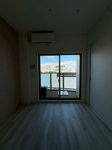 セレニテ難波グランデノールの洋室