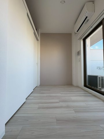 セレニテ難波グランデノールの洋室