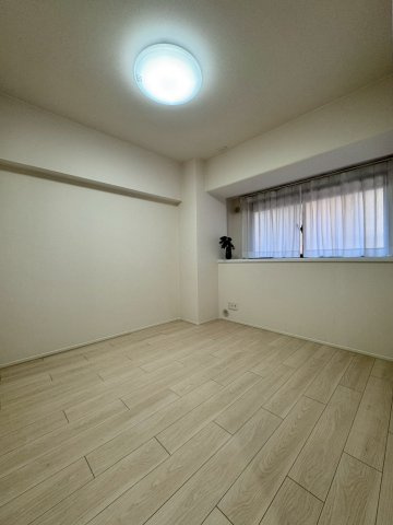 ふぁみーゆ寝屋川セントラルパークA棟の洋室|約4.8帖の洋室。
