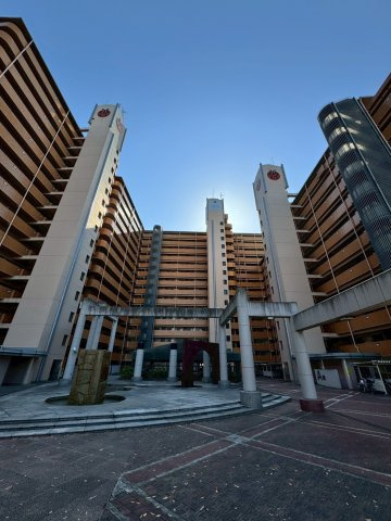 ふぁみーゆ寝屋川セントラルパークA棟の外観