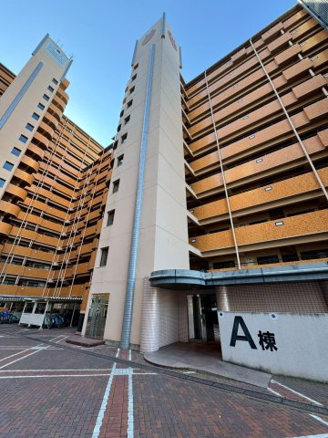 ふぁみーゆ寝屋川セントラルパークA棟の外観|11階建て10階部分　上層階で眺望良好です！
周辺買い物施設も充実しております。