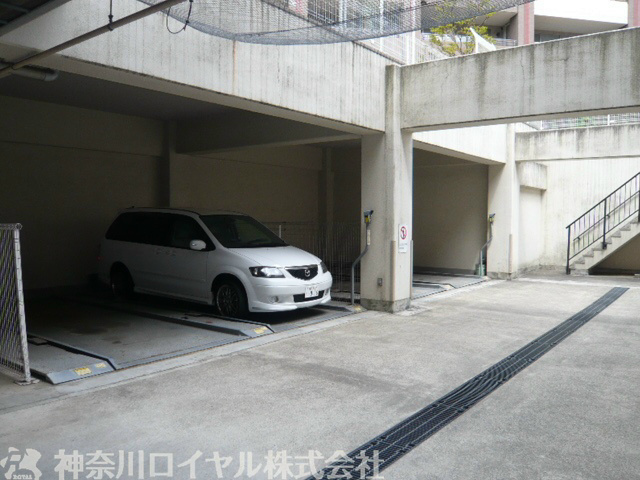 【駐車場】
