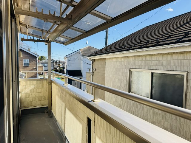 八王子市　川口町　中古戸建てのバルコニー|～2部屋から出入り可能なバルコニー　南向きで陽当たりも良好です～
