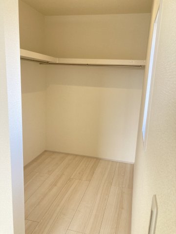 リーブルガーデンS富岡市下高瀬第１　5号棟の収納|２階洋室収納：ウォークインクローゼット1です。