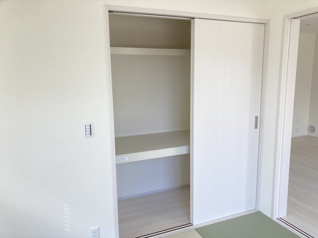 リーブルガーデンS富岡市下高瀬第１　5号棟|１階６帖和室収納です。