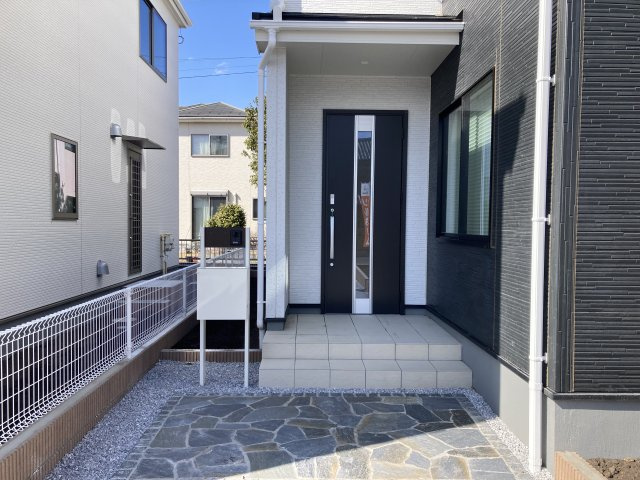 リーブルガーデンS富岡市下高瀬第１　5号棟の玄関|落ち着いた玄関です☆