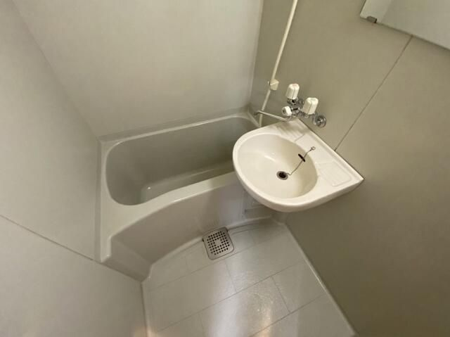 リバージュ北千住の洗面所