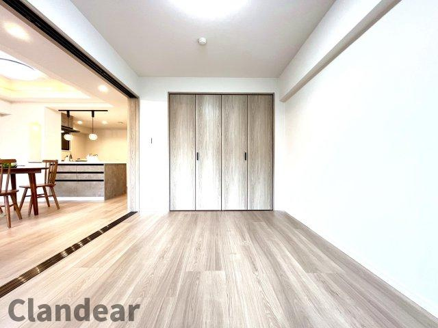 ジェム草加ガーデニアの洋室|ドキドキの新生活も、安心してスタート。ぴったりの住まいを見つけませんか？クランディアが一緒に住まい選びをサポートします‼　まずは、お気軽にお問合せください　＃クランディア