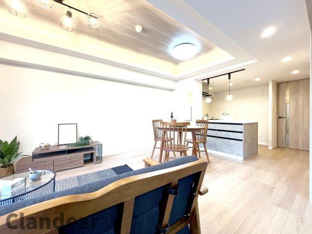 ジェム草加ガーデニアの居間・リビング|ドキドキの新生活も、安心してスタート。ぴったりの住まいを見つけませんか？クランディアが一緒に住まい選びをサポートします‼　まずは、お気軽にお問合せください　＃クランディア