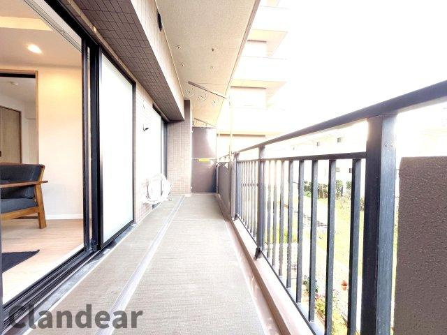 ジェム草加ガーデニアのバルコニー|ドキドキの新生活も、安心してスタート。ぴったりの住まいを見つけませんか？クランディアが一緒に住まい選びをサポートします‼　まずは、お気軽にお問合せください　＃クランディア