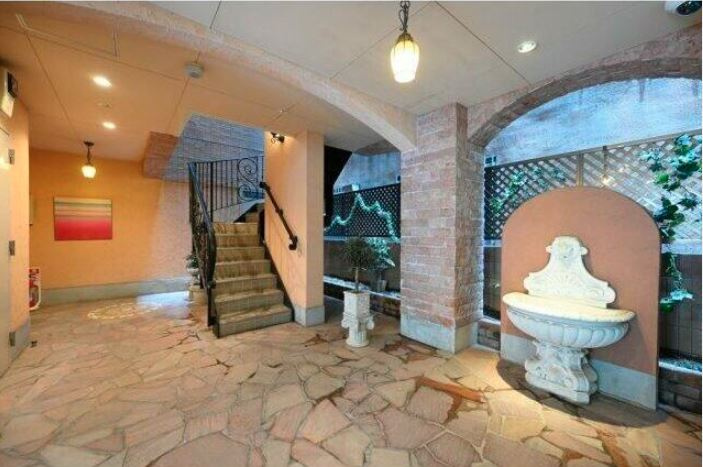 リスレーヌ蔵前のロビー