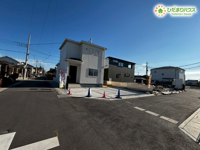 鴻巣市松原　新築戸建　リーブルガーデン02の前面道路含む現地写真