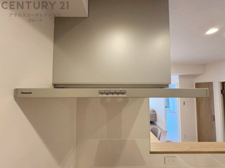 パワフルな吸引力で調理中の臭気等をしっかり処理してくれ、室内を快適に保ってくれます。