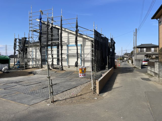 【前面道路含む現地写真】 | 深谷市榛沢新田　ブルーミングガーデン　新築戸建　　全1棟 | 11/24撮影