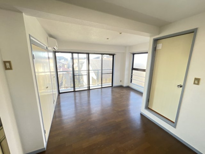 【居間・リビング】 | 峰正ハイツ | ゆったりとしたリビングです