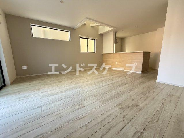 高崎市芝塚町戸建ての居間・リビング|高崎、前橋のお部屋探しはエンドスケープまで！お客様の理想お聞かせ下さい♪