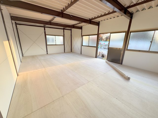 田島資材置場の内装