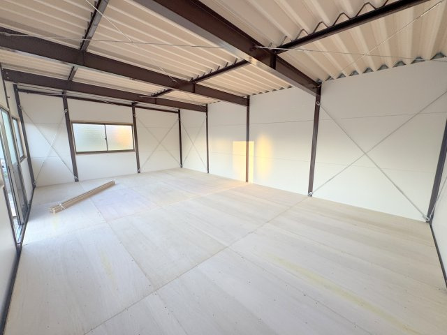 田島資材置場の内装